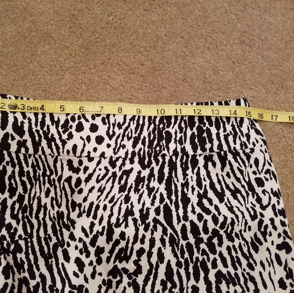 TALBOTS Woman's petite black and white animal print skirt Size 8P - Picture 6 of 7